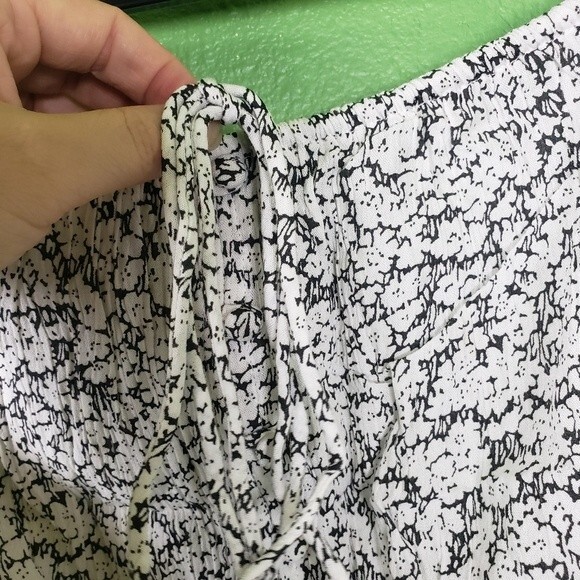 Volcom Women's white floral skater tube top size small 4/6 - Picture 4 of 9